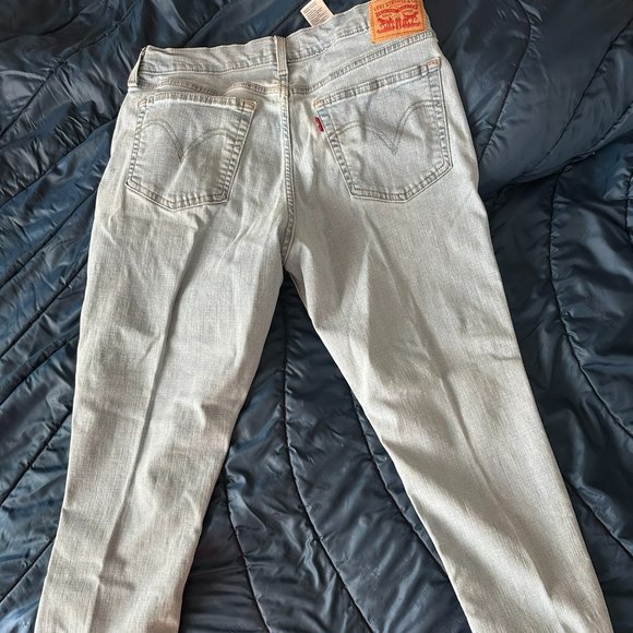 Levi's Boyfriend Mid Rise Women's Jeans - Light Wash - Picture 1 of 6